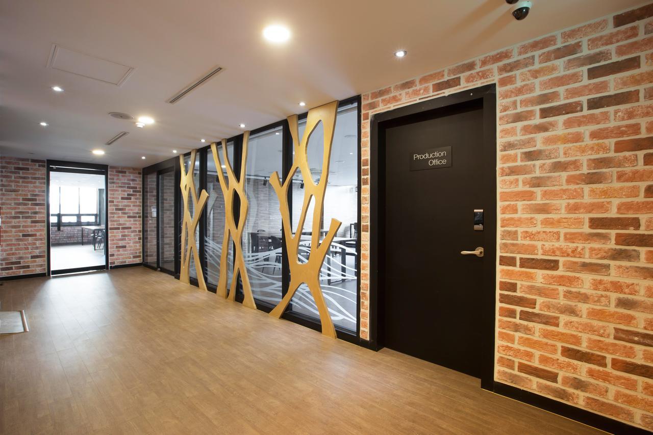 Cinema House Hotel In Busan Esterno foto